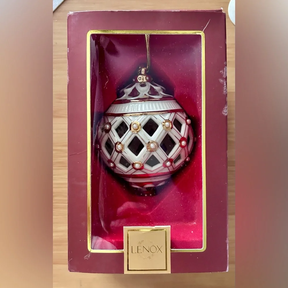LENOX FLORENTINE and PEARL BALL Ornament NIB - Picture 1 of 3